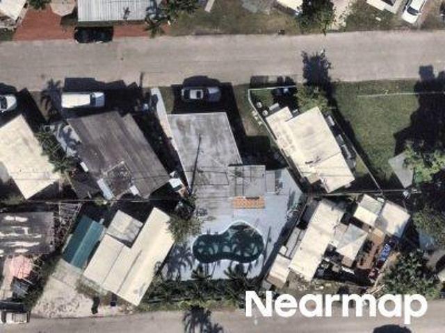 NE 136th St