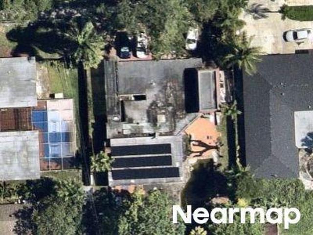 NE 144th St