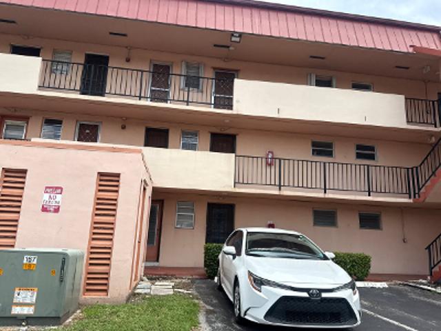 NE 14th Ave Apt 121