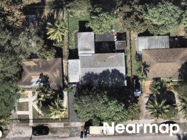 NE 154th St
