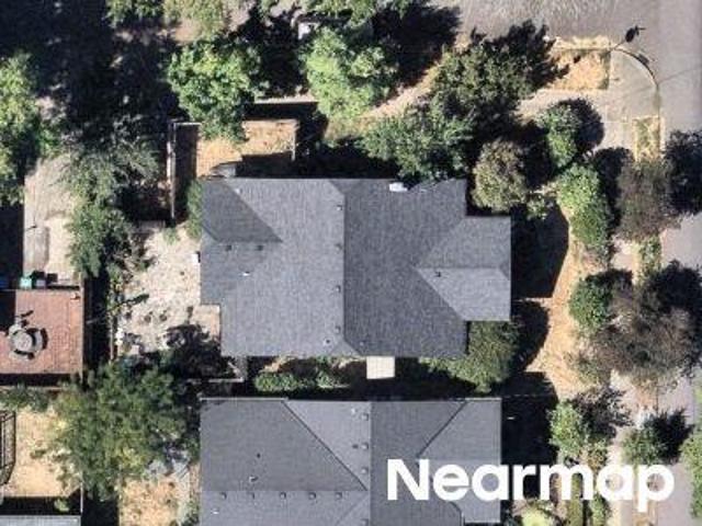 NE 15th Ave