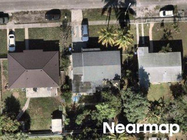 NE 171st St