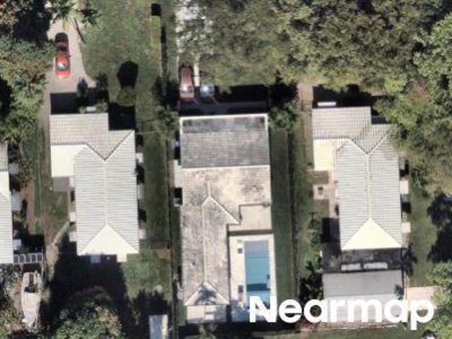 NE 177th St