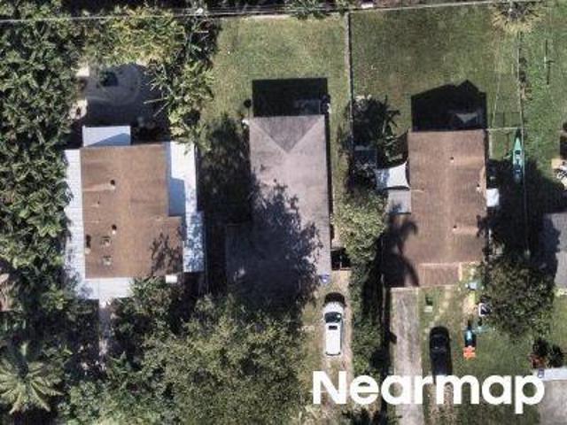 NE 179th St