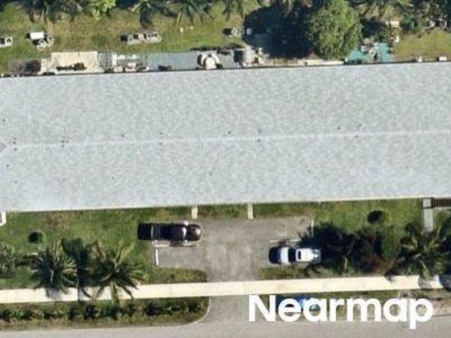 NE 204th St