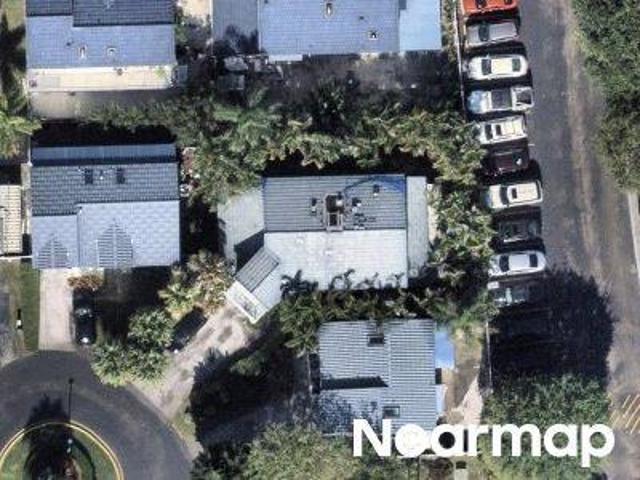 NE 212th St