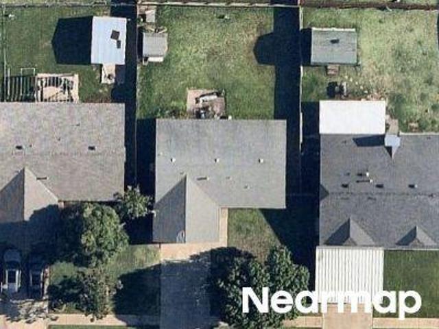 NE 24th St