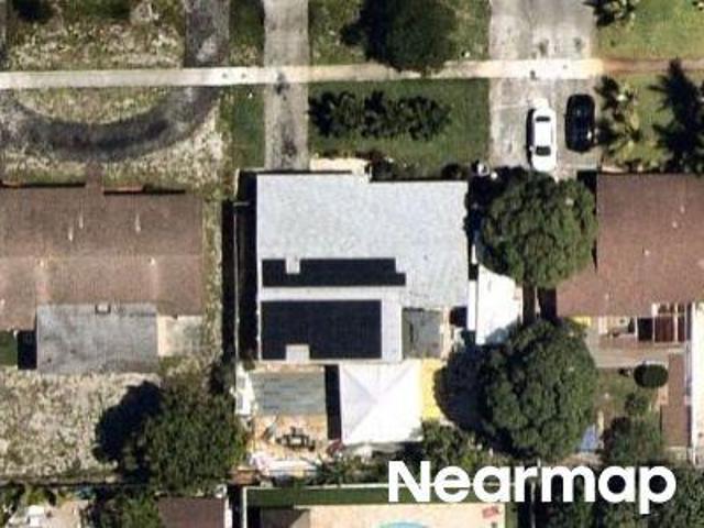 NE 24th St