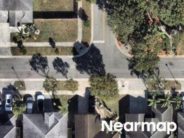 NE 2nd St
