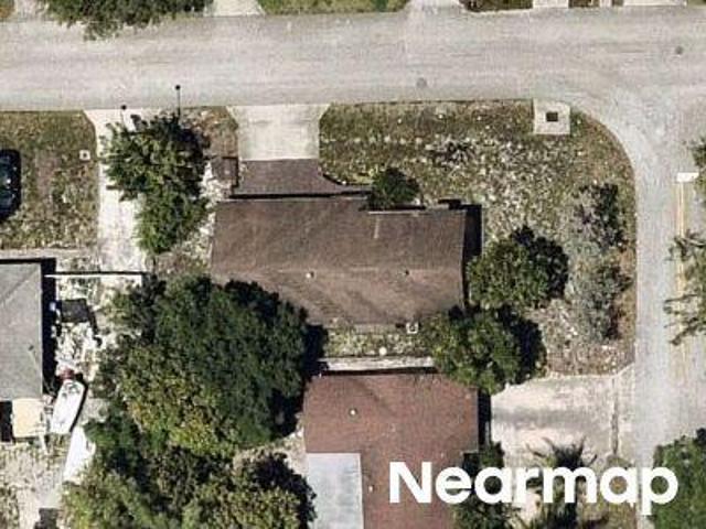 NE 39th St