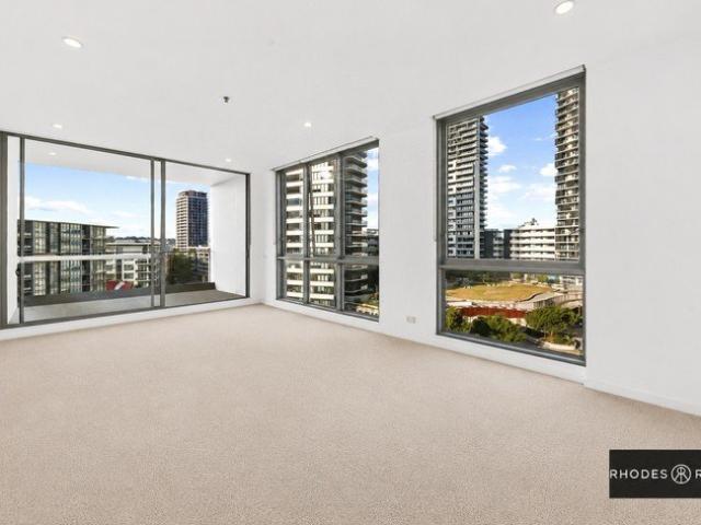 NE Corner Position | Dual Aspects | Dual Balconies with Water & Olympic Park Vistas