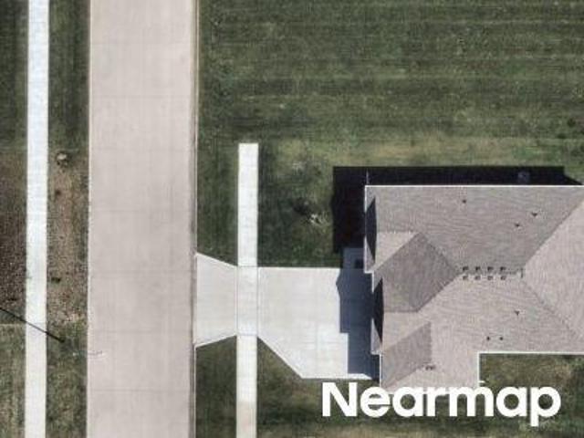 NE Crossing Oaks Dr
