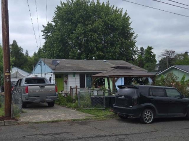 NE Craig St