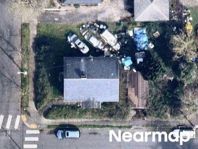 NE Emerson St