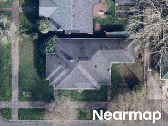 NE Mallory Ave