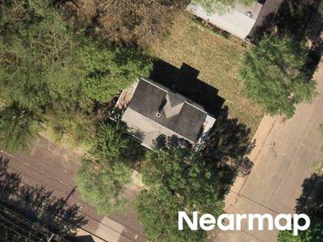 NE Monroe St