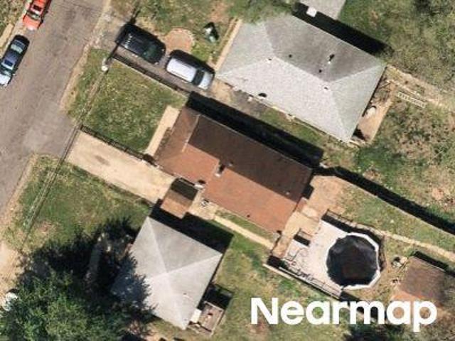 NE Monroe St