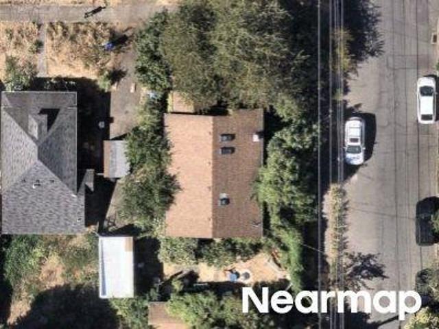 NE Sumner St