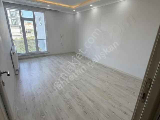 Nenehatun Mahallesinde Fatih Caddesine Yakın 2+1 85 Metre