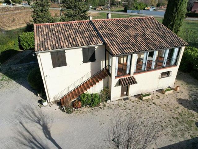 NEOULES 83136 Maison T5 sur un terrain de 3800m2 avec garage et piscine