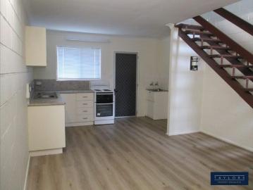 Convenient Town Living – Neat & Tidy 1 Bedroom Unit