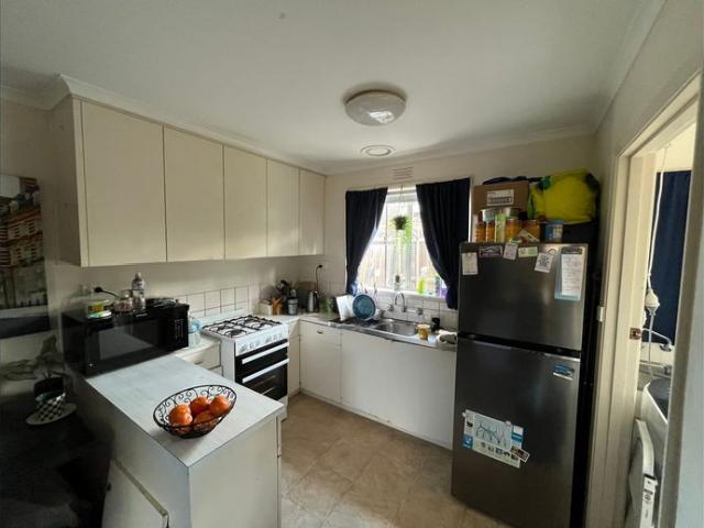 Neat One Bedroom Unit in a Quiet Block
