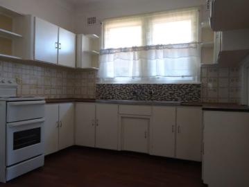 NEAT AND TIDY BRICK HOME IN CENTRAL LOCATION
