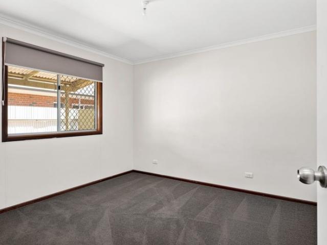 Neat and tidy centrally located unit