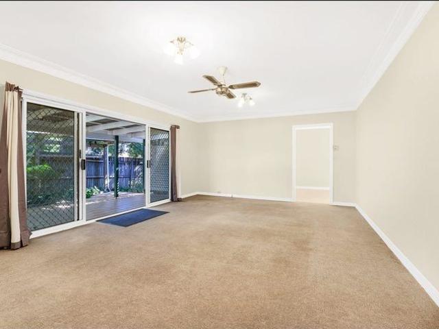 Neat and tidy, convenient location