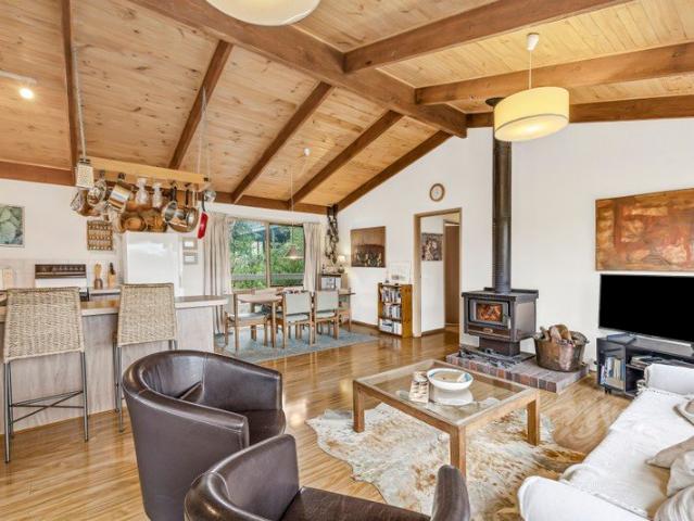 NEAT AND TIDY ENTRY LEVEL OPPORTUNITY, A SHORT WALK FROM THE BEACH