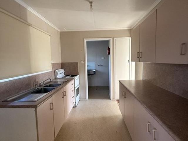 Neat and Tidy Fully Air Conditioned Home