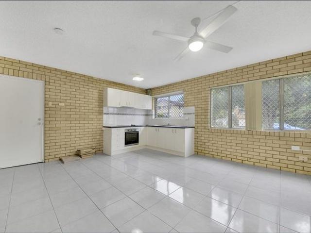 NEAT AND TIDY GROUND FLOOR UNIT IN IDEAL LOCATION