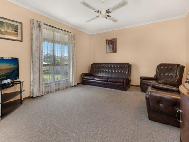 NEAT AND TIDY HOME FOR 6 MONTH LEASE