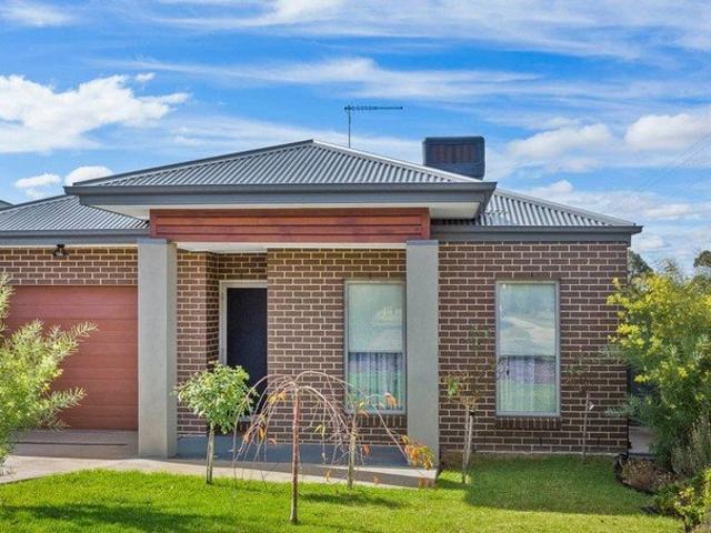 NEAT AND TIDY HOME IN GREAT STONEHILL LOCATION