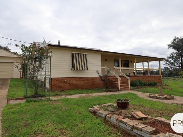 Neat and Tidy Homestead in Rural Location