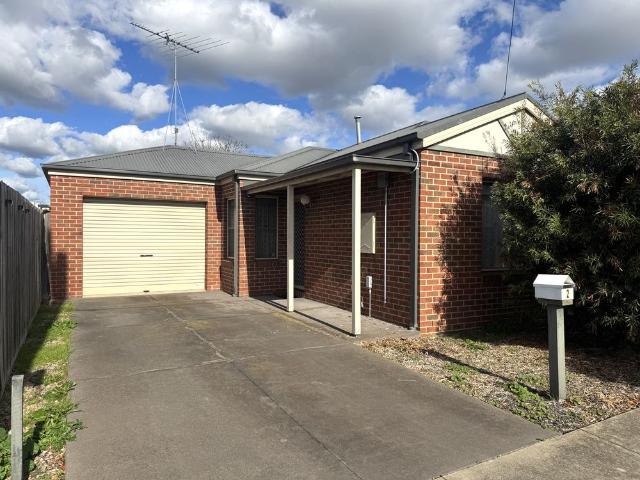 NEAT AND TIDY TWO BEDROOM TOWNHOUSE