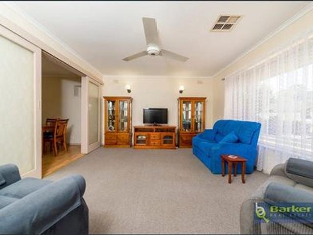 Neat and tidy three bedrooms home in a nice neighbourhood