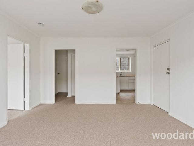 NEAT AND TIDY UNIT CLOSE TO AMENTIES