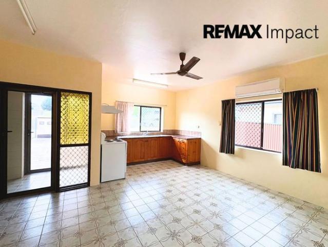 Neat and Tidy Unit Close to Town