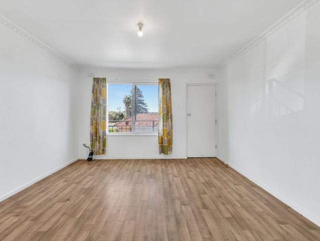 Neat and Tidy Unit in Sought After Area
