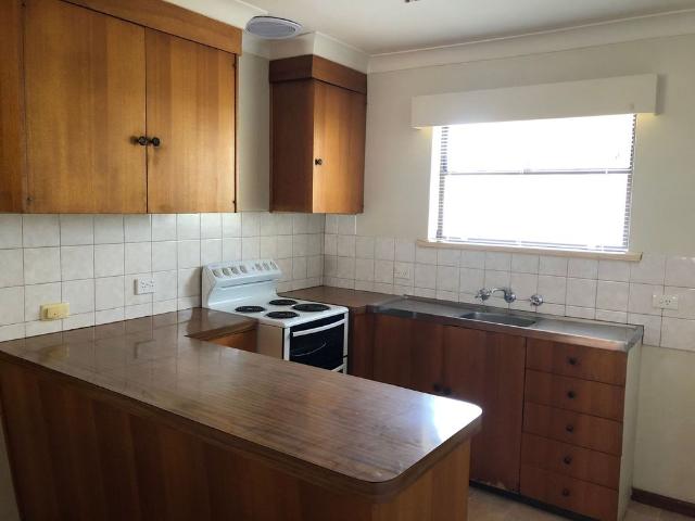 Neat and tidy unit walking distance to all amenities