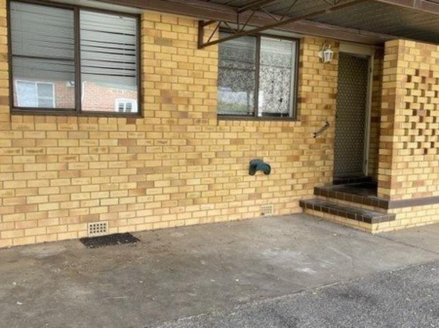 Neat and tidy unit walking distance to all amenities