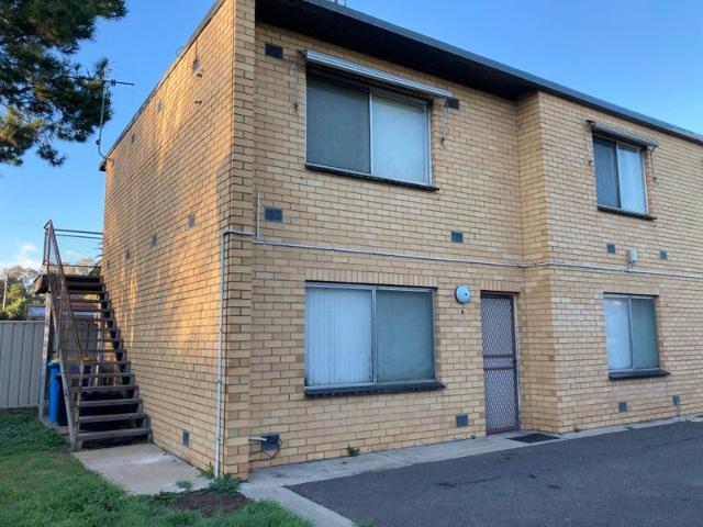 Neat and Tidy 1 Bedroom Unit Upstairs