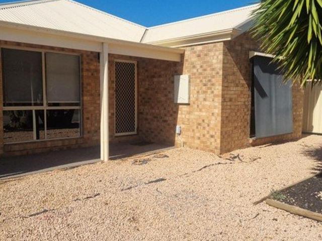 NEAT AND TIDY 3 BEDROOM TOWNHOUSE