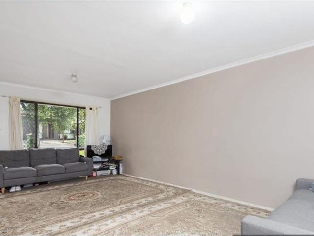 Neat and tidy 3 bedroom unit