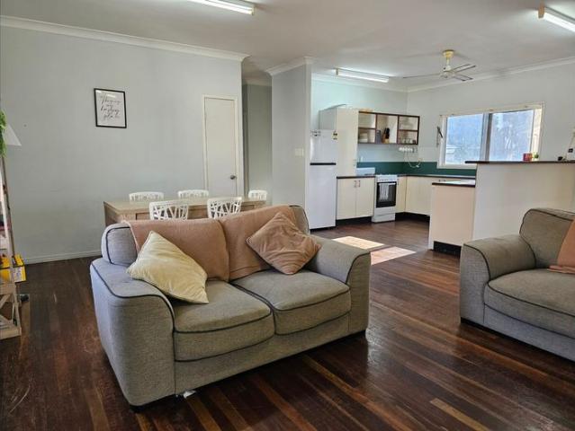 Neat and tidy 3 bedroom home close to town