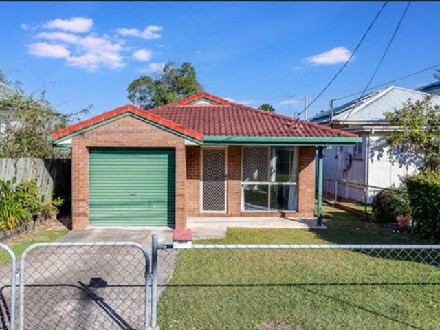Neat and Tidy 3 Bedroom Home in Convenient Brighton Location
