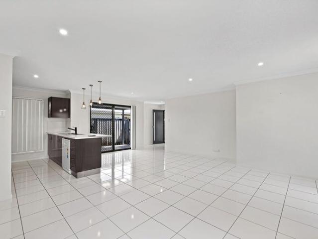 Neat and tidy 4 bedroom Spacious Home in Bucasia