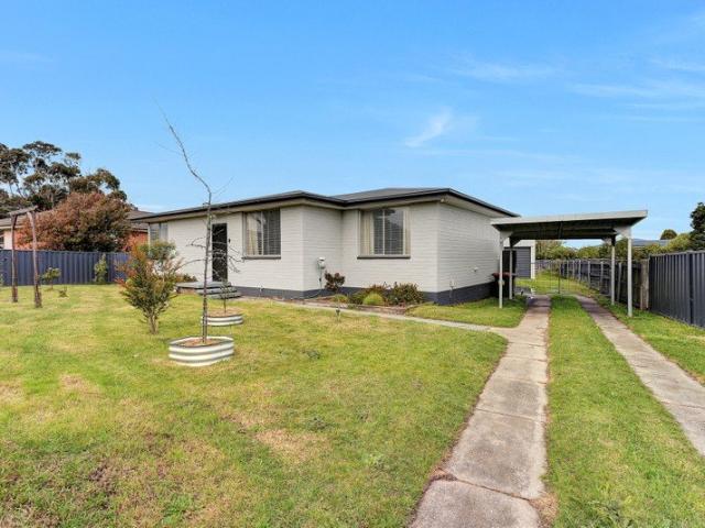 Neat And Well Presented 3 Bedroom Home!