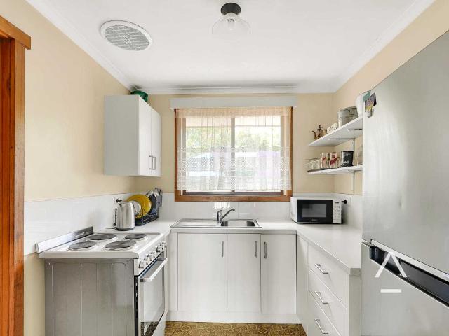 Neat and Convenient Brick Unit Close to All Amenities